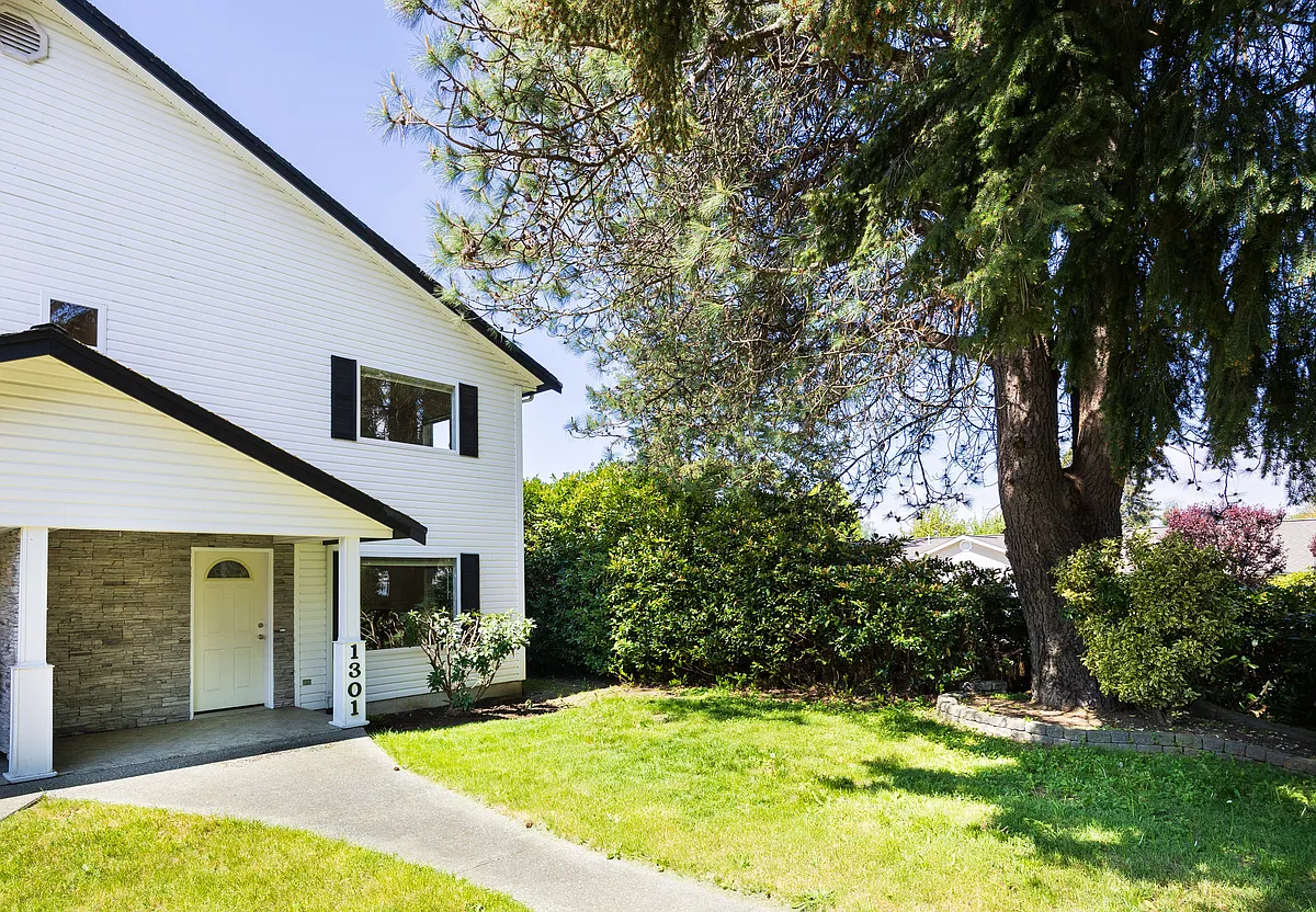 Building Photo - 1301 Mitchell Ave