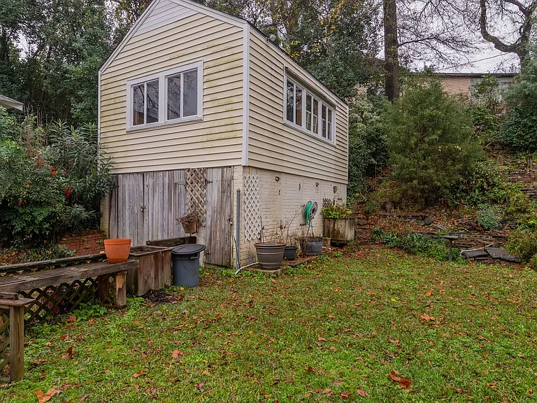 1708 Richard St — Photo 33