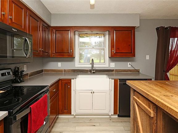 4th image of 506 NE 9th St