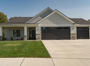 2211 Red Pine Ln SW, Rochester, MN 55902