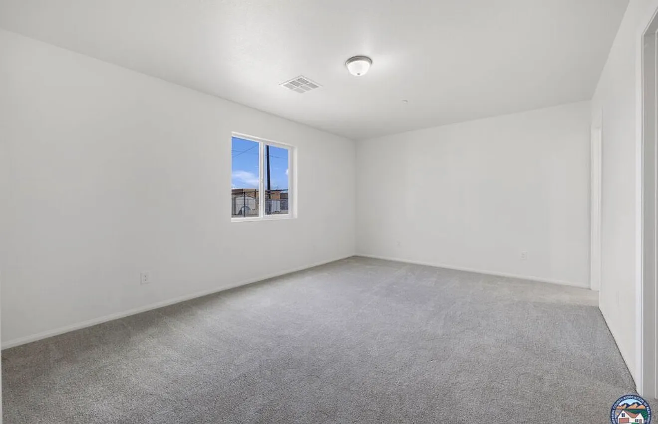 3 bed, 1200 sqft, $2,550 — Photo 4