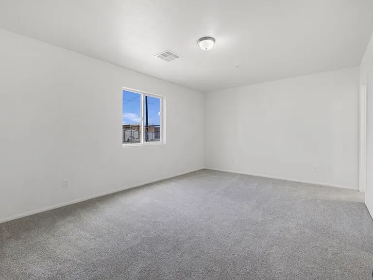 386 E Heil Ave — Photo 4