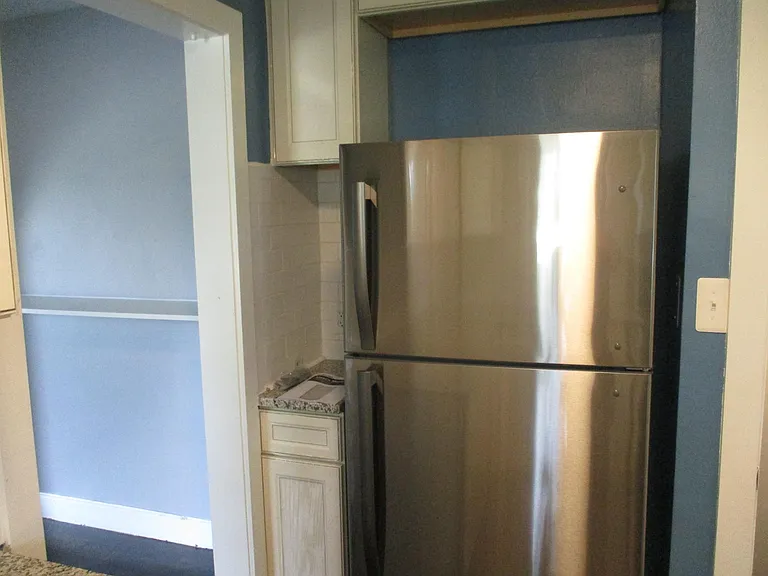 57103 Grand River Ave — Photo 9