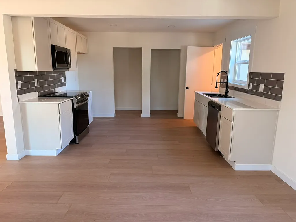 4 bed, 2100 sqft, $3,600 — Photo 4