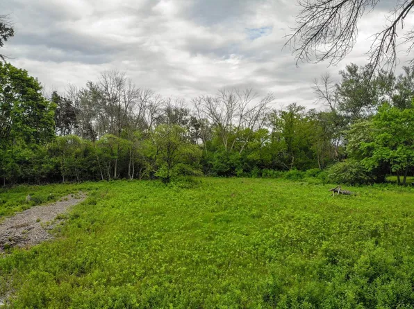 Lt7 North PINE TREE CIRCLE, Mequon, WI 53092