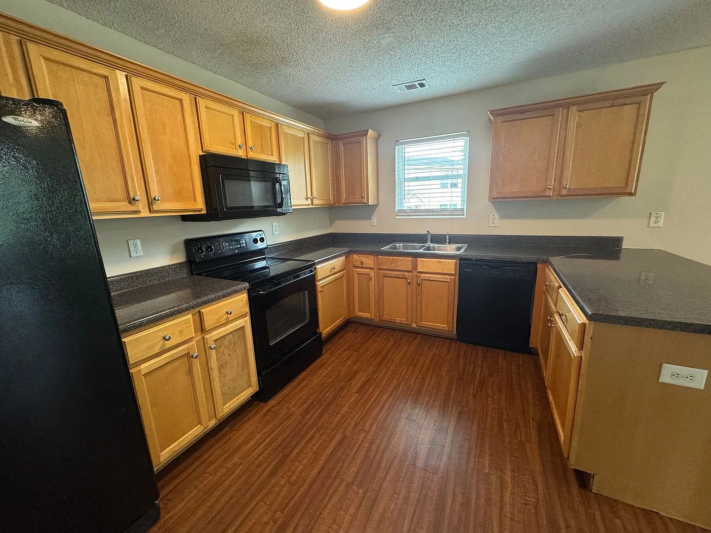 5 Bedroom Plus Bonus Room Pre-Leasing For August 1 2027! — Photo 3