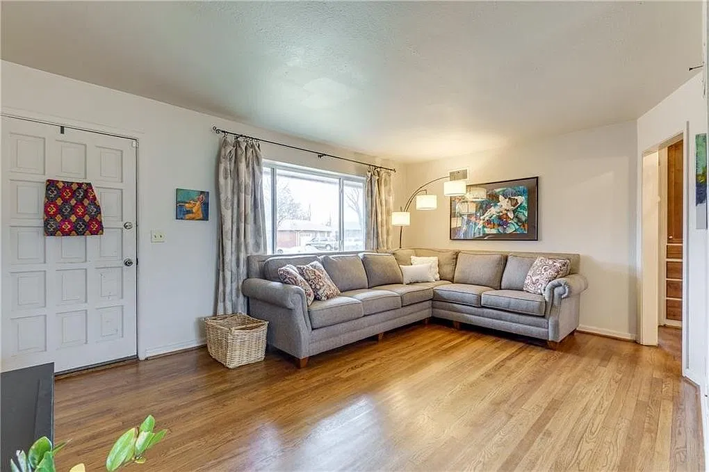 5121 North Roff Avenue - 1 — Photo 2