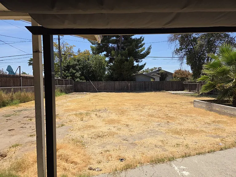 4760 E Lamona Ave — Photo 9