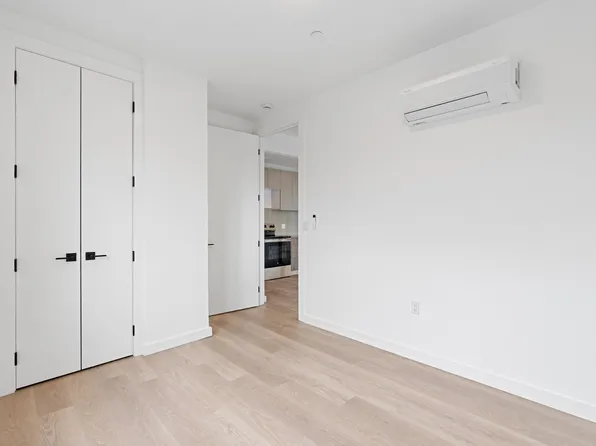 172-02 Hillside Avenue image 8 of 15