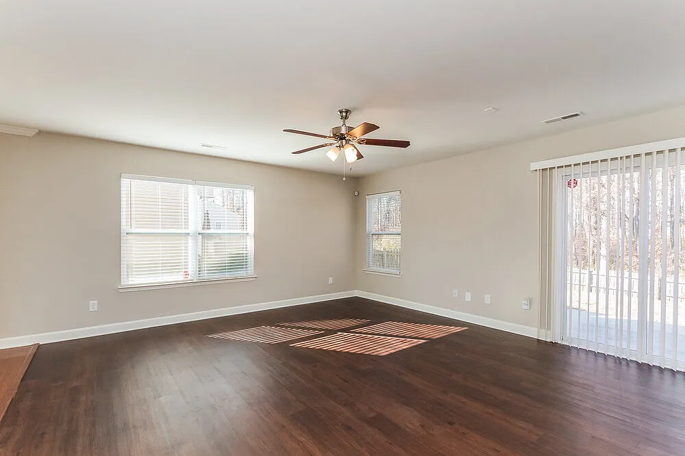 3 bed, 2.5 bath, 2151 sqft, $2,370 — Photo 4