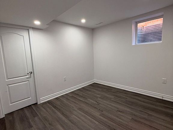 4th image of 21 Sugarhill Dr #Basement