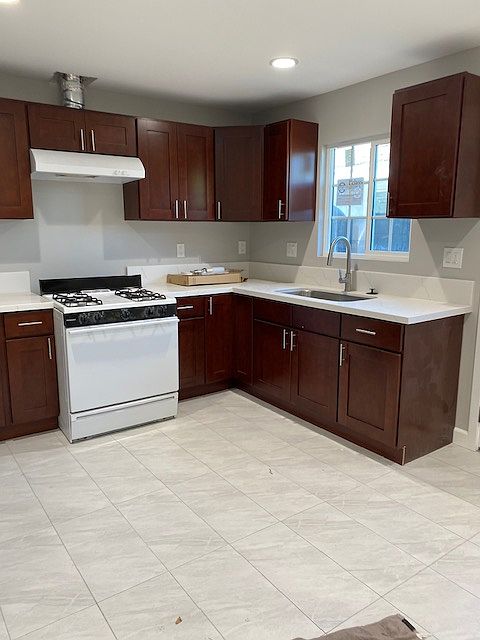 2nd image of 211 S Trojan St