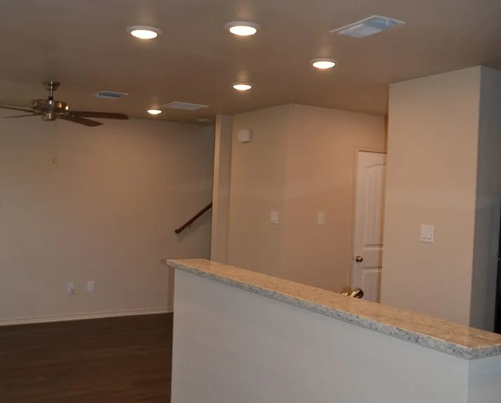 1701 Castroville — Photo 7