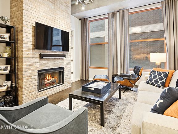 5th image of 360 W Illinois St APT 1E