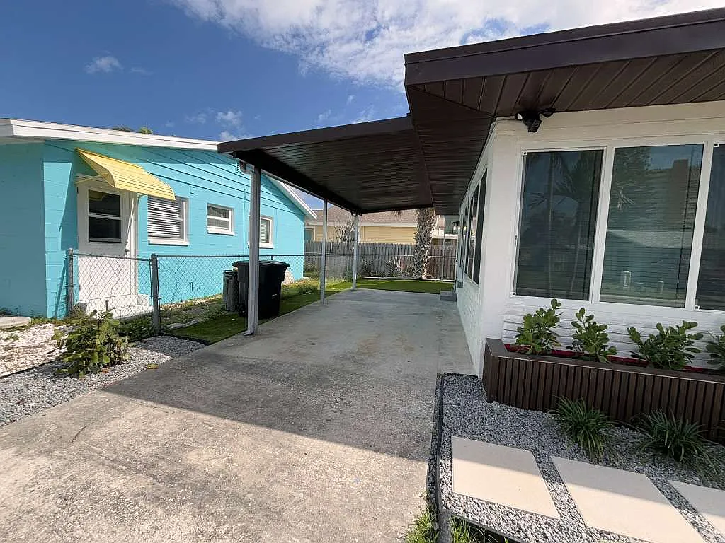 2 bed, 875 sqft, $2,600 — Photo 2
