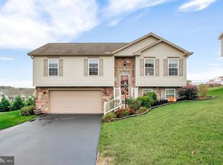 1266 Summit Run Ct, York, PA 17408