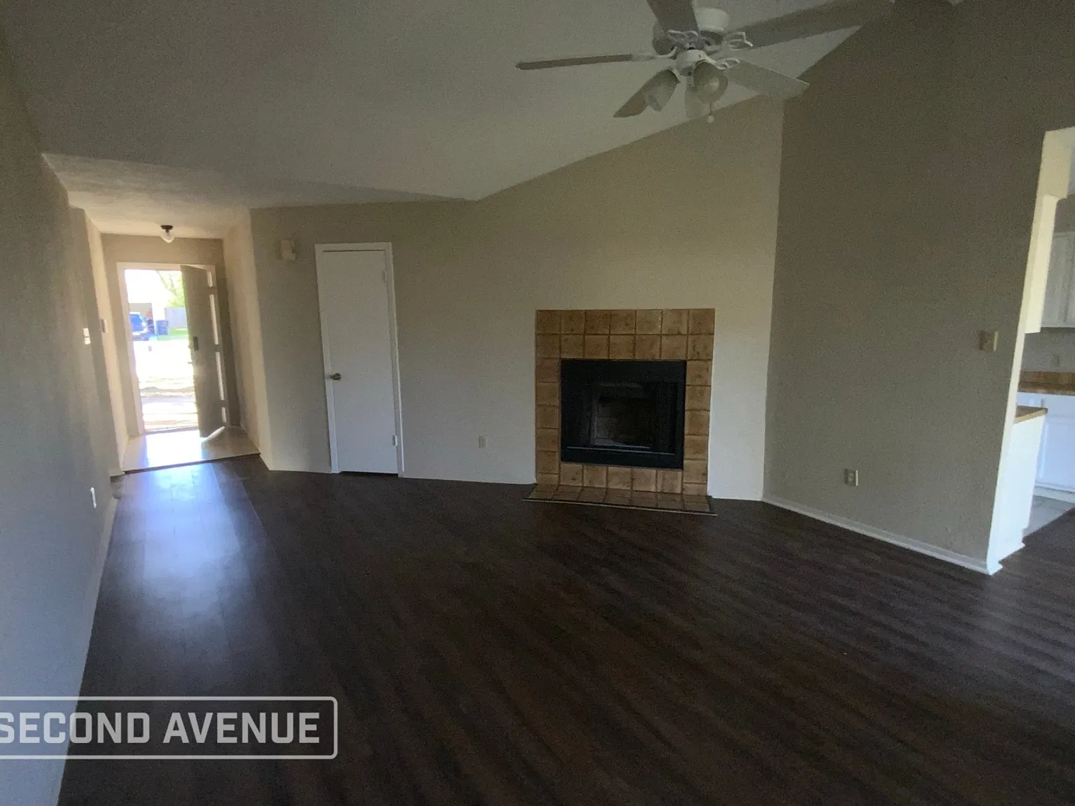 3 bed, 2.0 bath, 1853 sqft, $1,629 — Photo 2