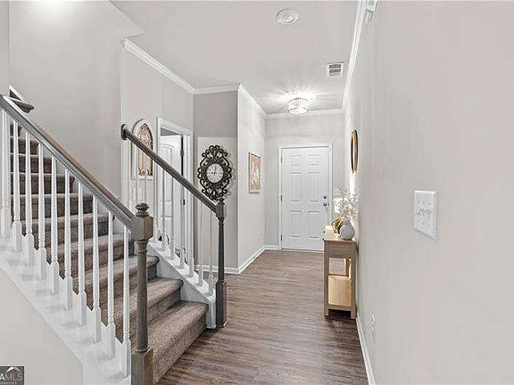 3rd image of 216 Ridge Valley Dr