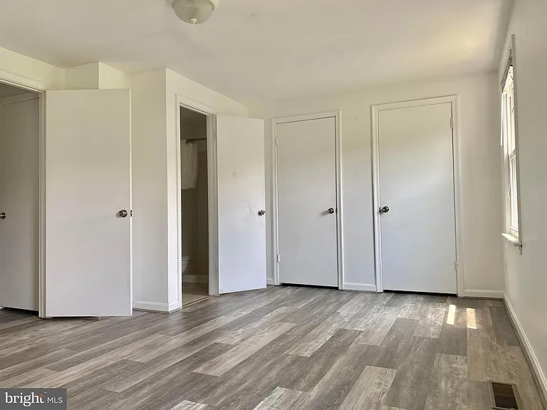 7351 Crestleigh Cir — Photo 9