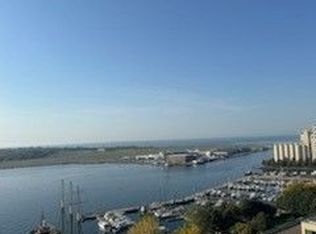 410 Queens Quay W #1110, Toronto, ON M5V 3T1