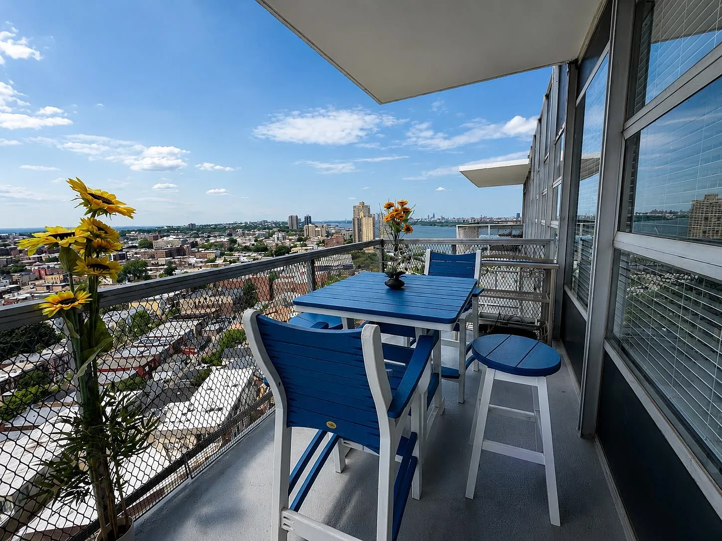 1 bed, 1.0 bath, 700 sqft, $4,350 — Photo 3