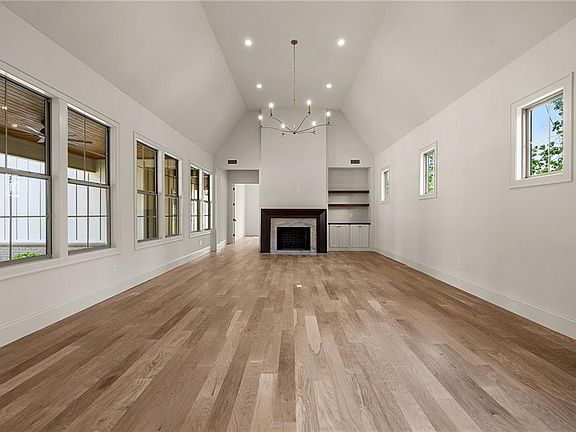 5th image of 105 Forest Berry Ct