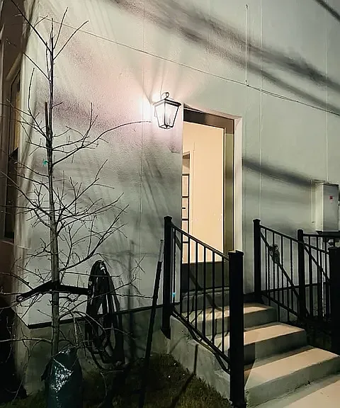 402 Center St — Photo 2