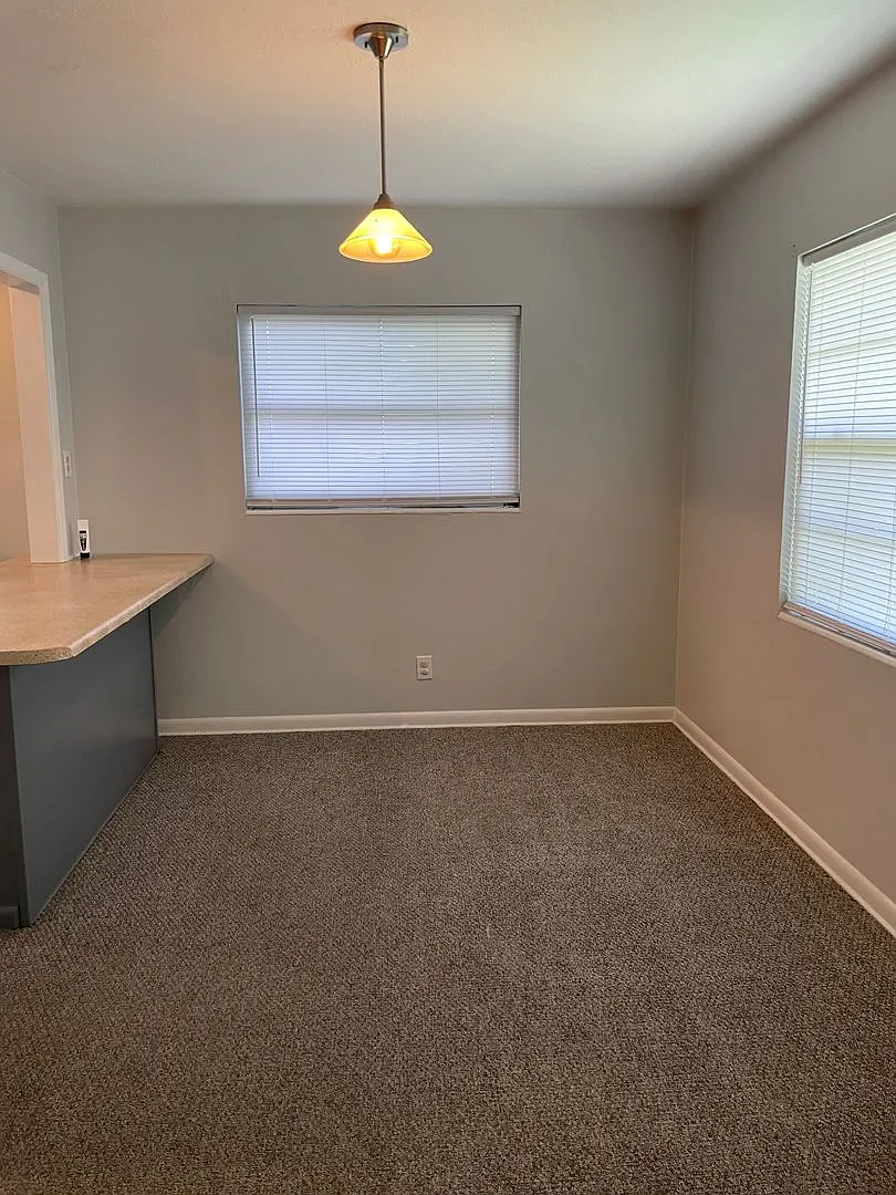 Fall Into Comfort! Spacious 3br/2ba Upstairs Duplex Near Tmh Coming Soon — Photo 2