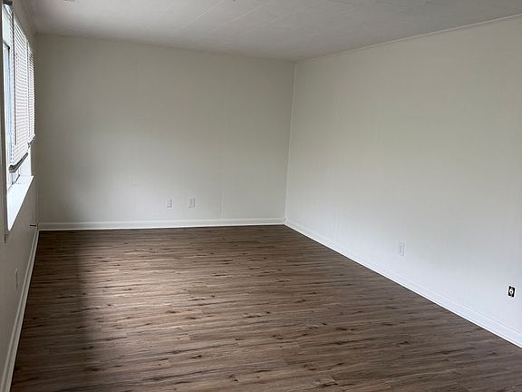 4th image of 365 Weaverville Rd APT 2