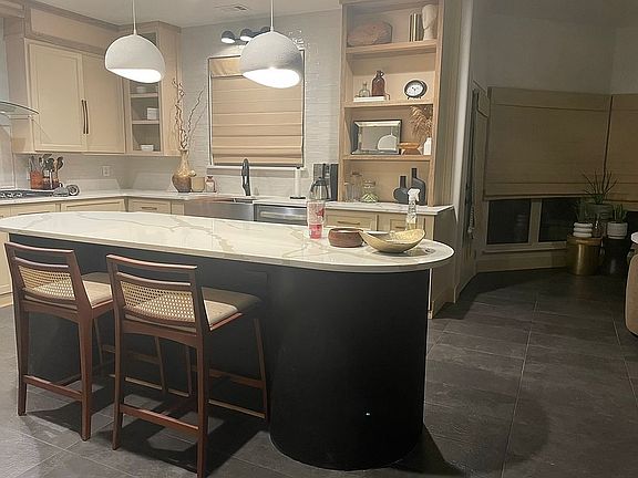 5th image of 2711 Johnson Ln