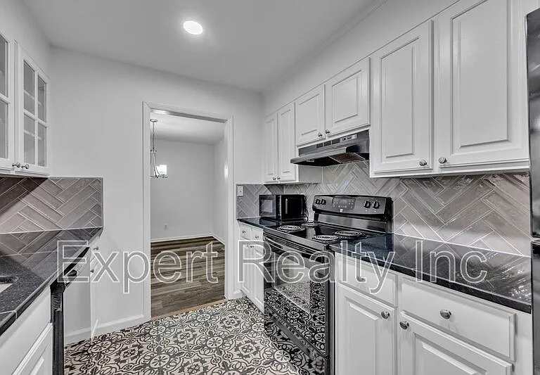 2076 Montreat Cir — Photo 4