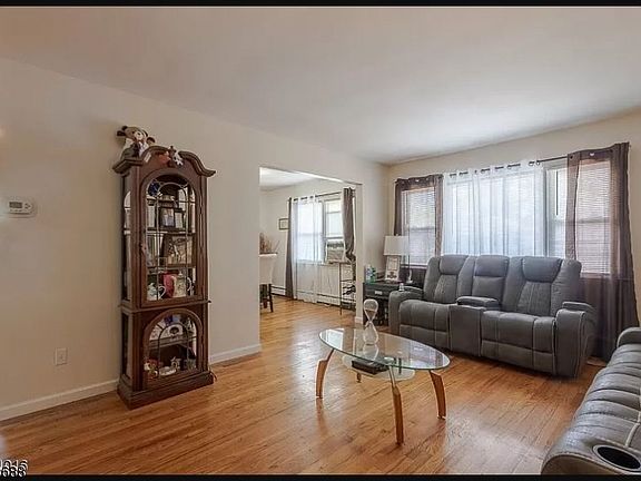 3rd image of 612 W 2nd Ave