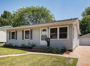 2212 Graham Cir, Dubuque, IA 52002