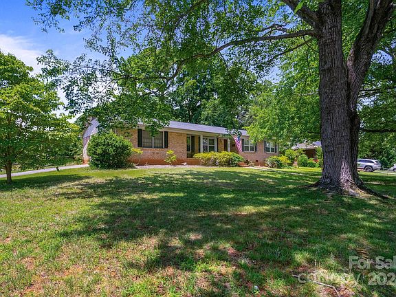 2nd image of 2259 Helen Dr