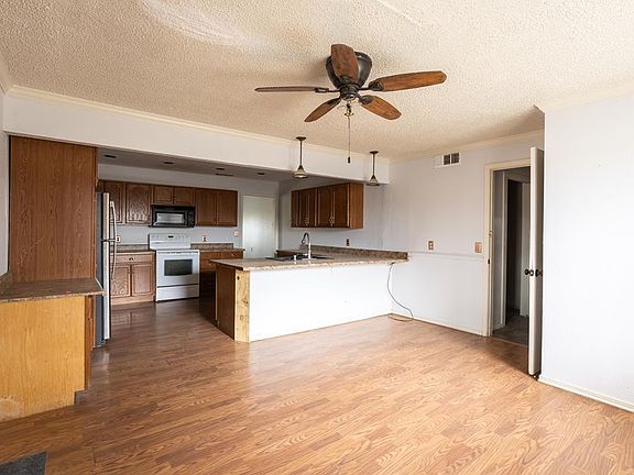 3rd image of 1015 10th St