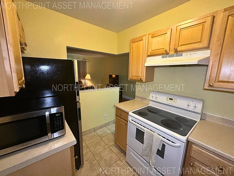 2171 NE 66th St #812 — Photo 5