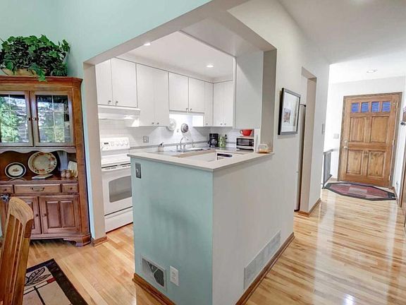5th image of 2737 Mackubin St APT 3