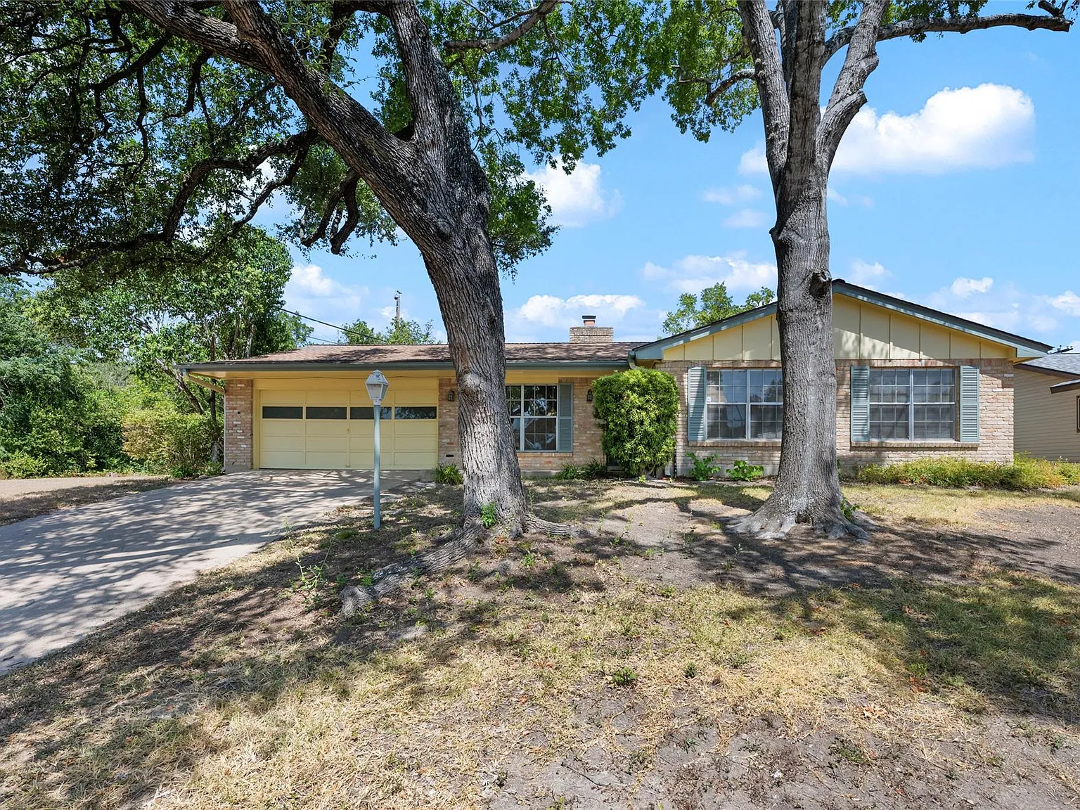 3 bed, 2.0 bath, 1572 sqft, $2,600 — Photo 2