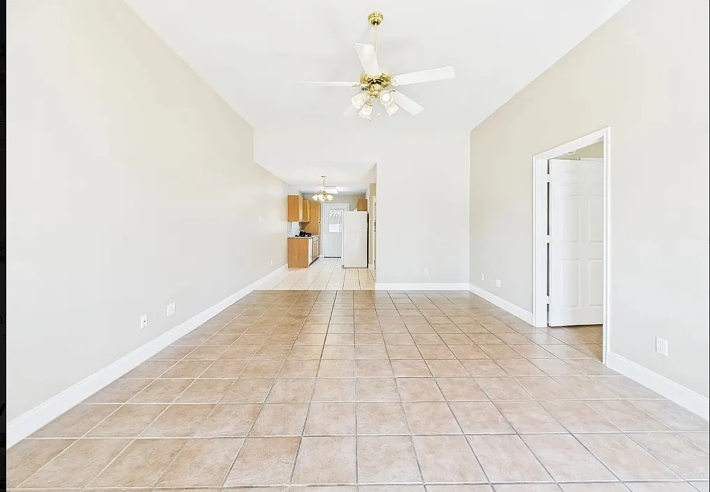 2 bed, 1025 sqft, $1,100 — Photo 3