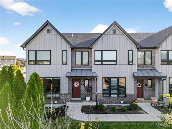 5 Capron Lane St, Saint Charles, MO 63303