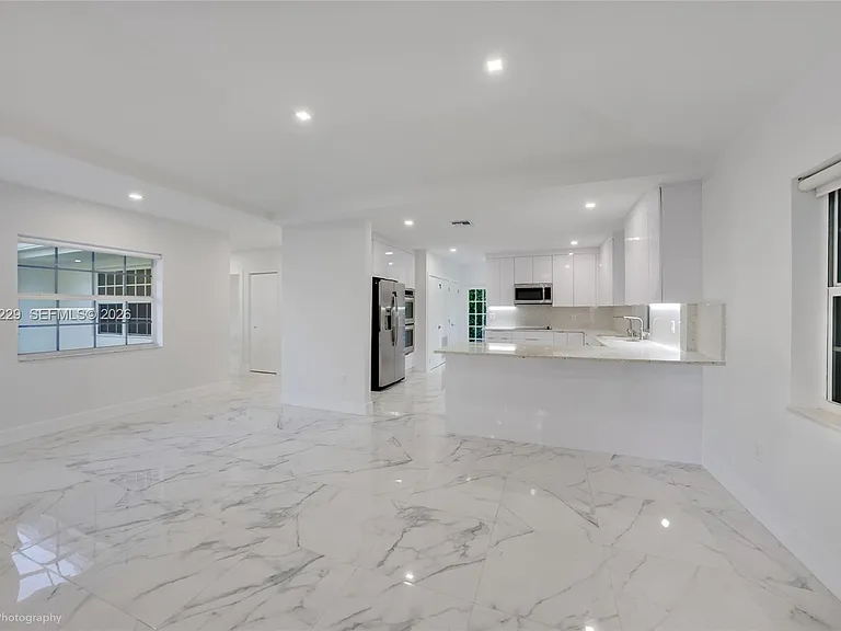 52 Camden Dr — Photo 11