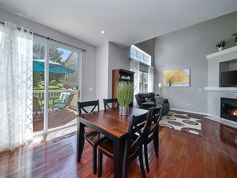 3 bed, 3.5 bath, 2000 sqft, $2,800 — Photo 3
