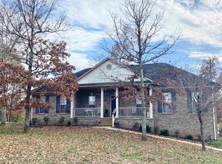 13 Chestnut Ln, Lawrenceburg, TN 38464
