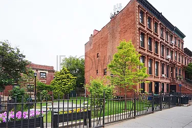 Rented by R New York