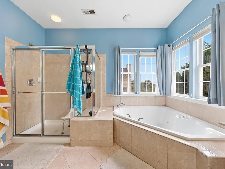 3852 Glasgow Way — Photo 25