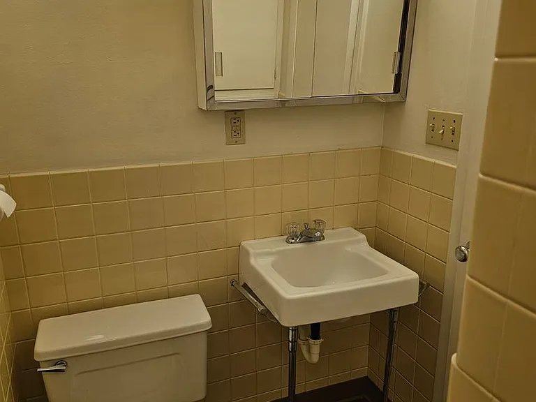 134 N Main St — Photo 3