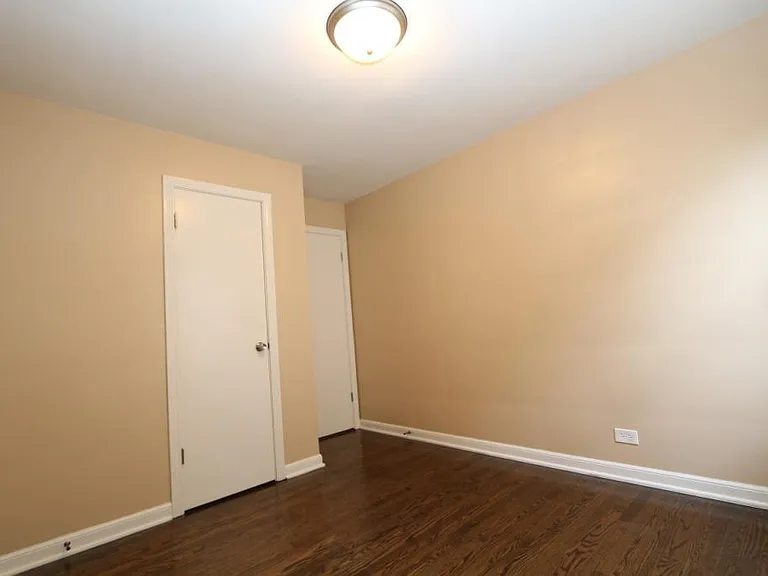 8553 S Oglesby Ave — Photo 13