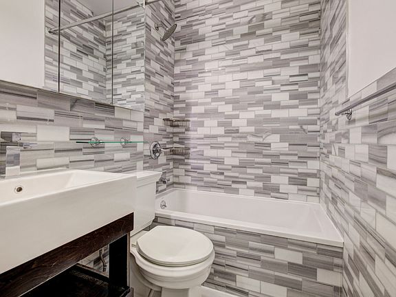 5th image of 410 E 13th St #6C2