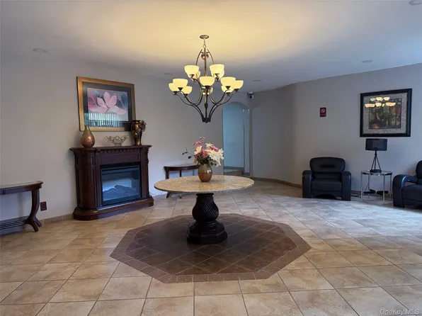 5 Oakdale Manor #C1, Suffern, NY 10901