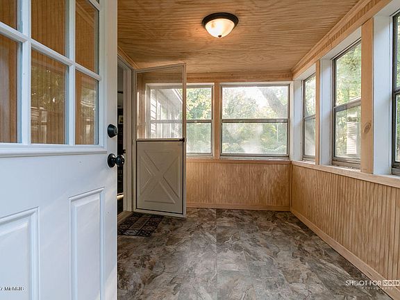 5th image of 15373 Lyons Ln